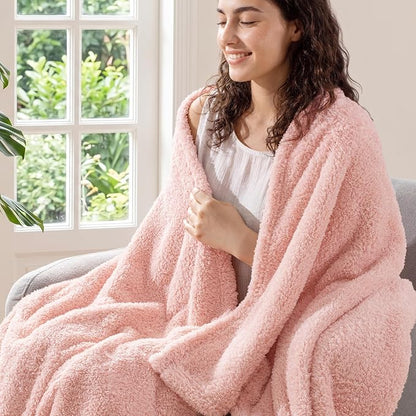 Exclusivo Mezcla Fleece King Size Bed Blanket, Ultra Soft, Lightweight and Fuzzy Light Pink Blanket for Women, Home Decor, 90x104 Inches