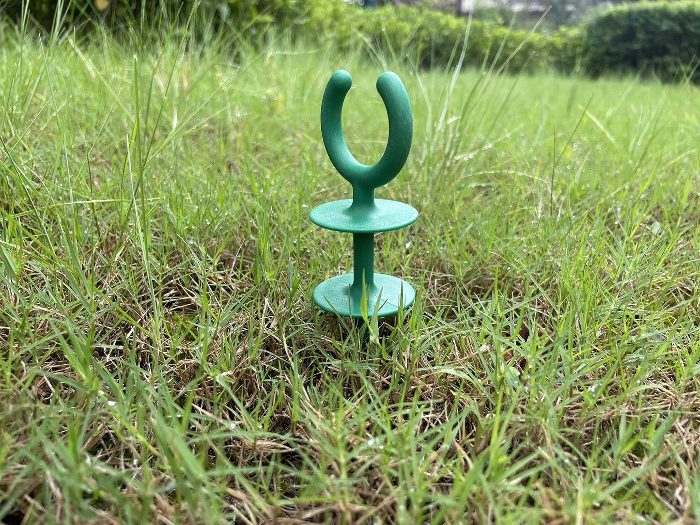 WIBBLESOX 10 Pcs Green Garden Hose Guide Stakes Length Holiday Lights Holder Light Duty High Toughness Plastic Nails Tools for Garden Yard Plant Protection