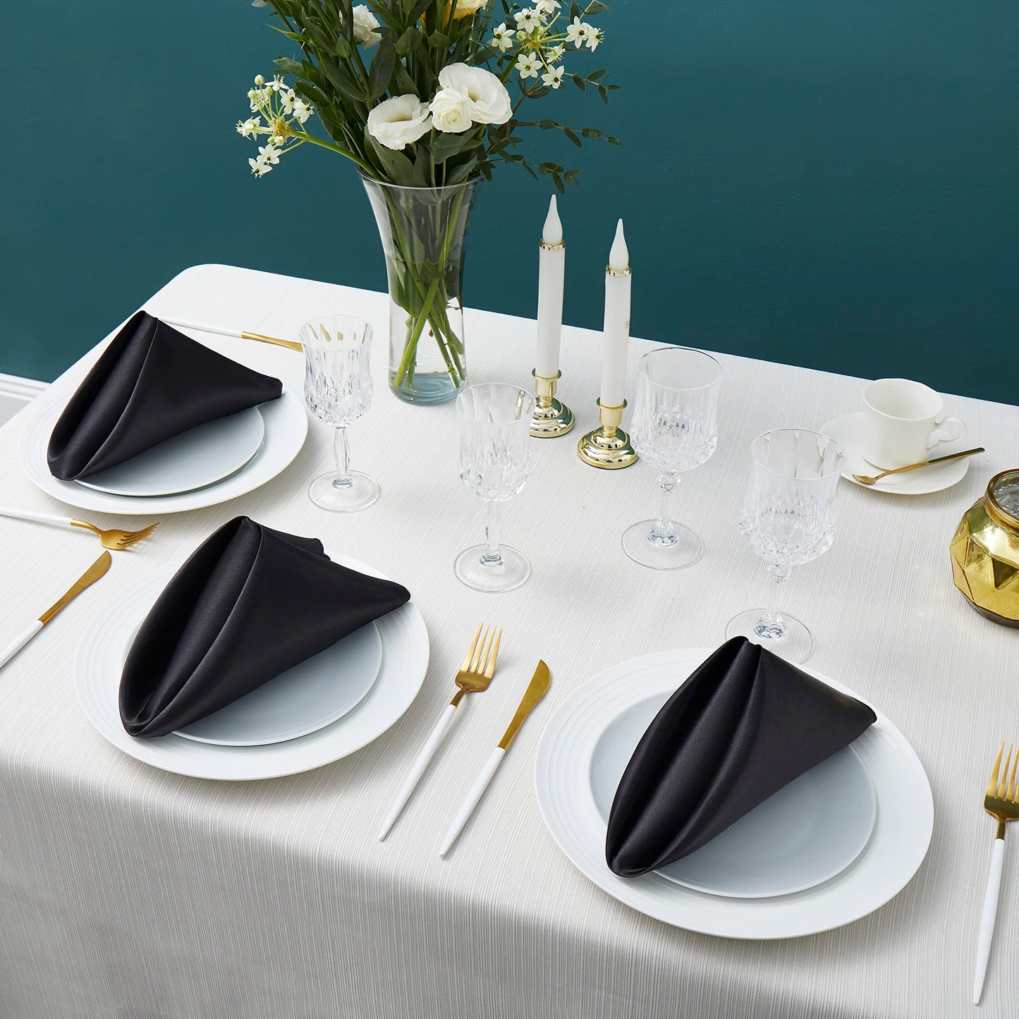 Counfeisly 16 Pack Square Satin Dinner Napkins, 17x17 Inches Silky Soft Smooth Table Cloth Napkins for Restaurant Weddings Banquet Party Decoration, Black