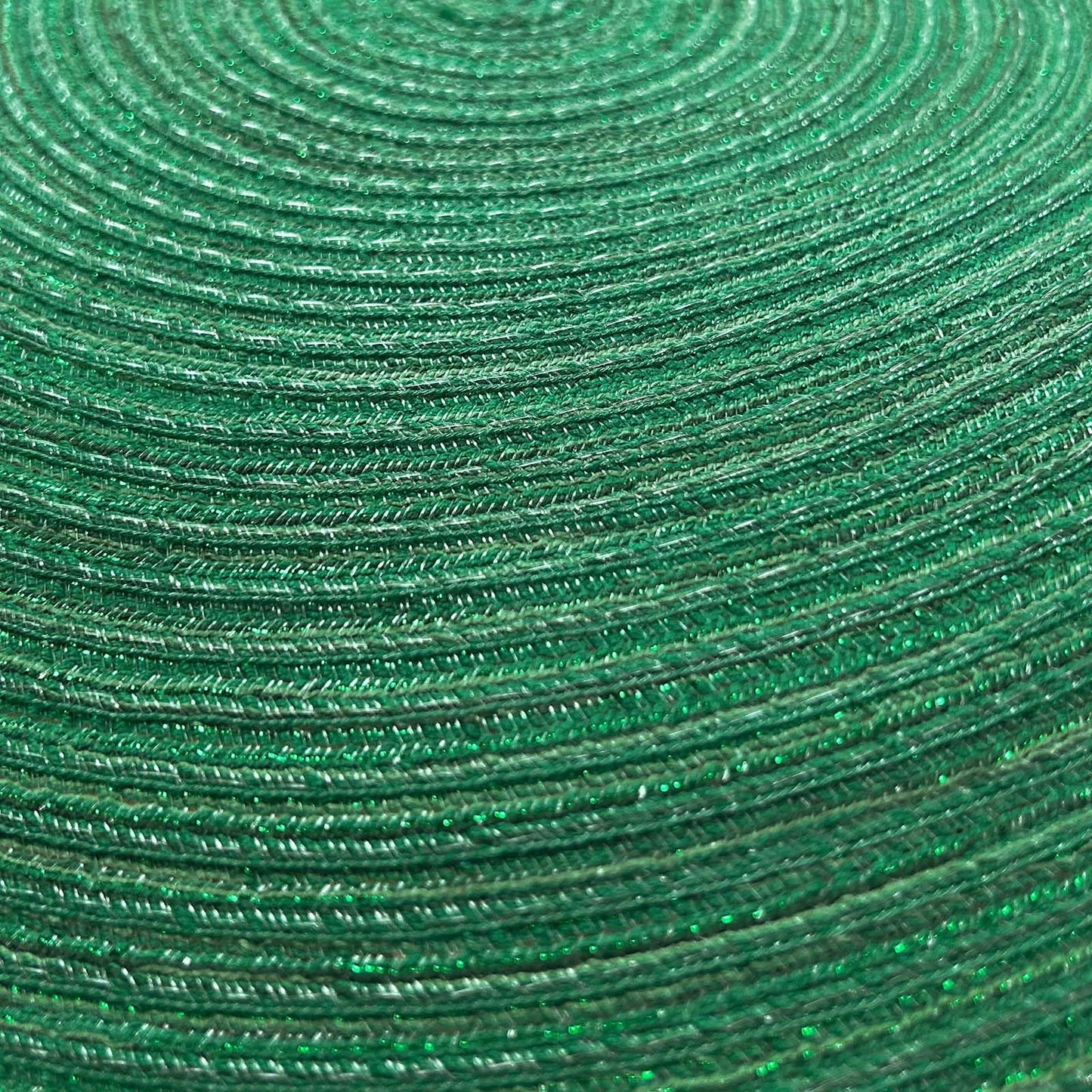 AHHFSMEI Round Braided Placemats Set of 6 Woven Table Mats for Dining Table Heat Resistant Easy to Clean Perfect for Kitchen & Home Decor (Christmas Green)