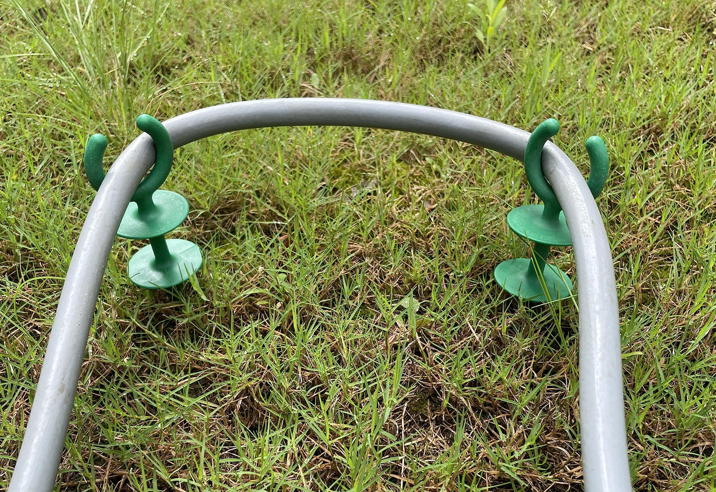 WIBBLESOX 10 Pcs Green Garden Hose Guide Stakes Length Holiday Lights Holder Light Duty High Toughness Plastic Nails Tools for Garden Yard Plant Protection