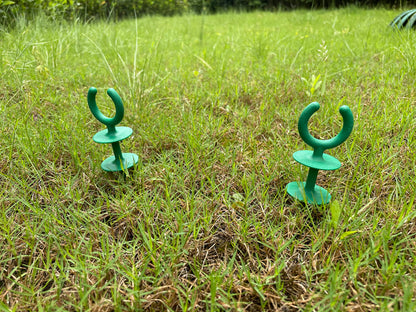 WIBBLESOX 20 Pcs Green Garden Hose Guide Stakes Holiday Lights Holder Light Duty High Toughness Plastic Nails Tools for Garden Yard Plant Protection (20)